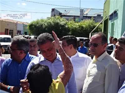 Campo Alegre de Lourdes recepciona o Governador do Estado